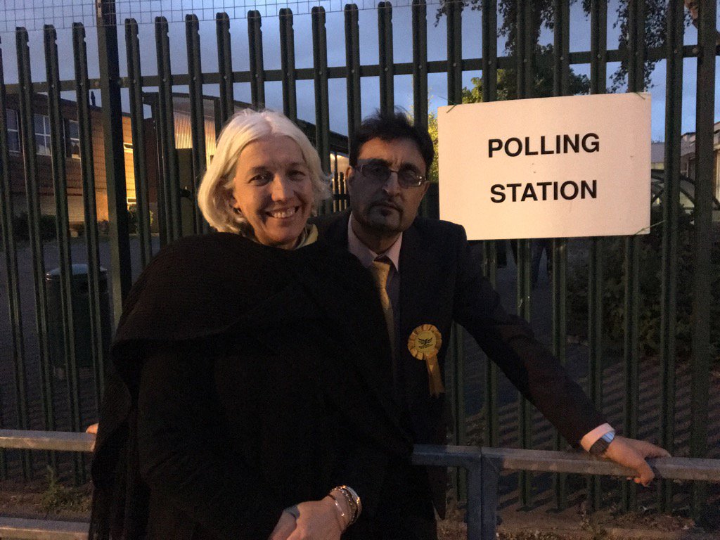 BeverleyNielsen's tweet photo. At polling station in Small Heath with less than an hour to vote for Lib Dem #WMMayor First Pref #backbeverley https://t.co/ACuT4iA8nD