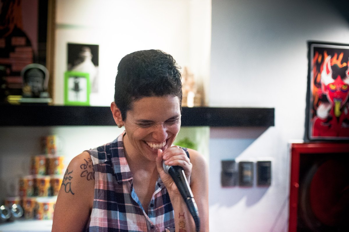 deencanta's tweet photo. Acá nuestra amiga @CaruGarzon  en una de las tantas visitas a la Isla , Donde siempre podremos reirnos.... @stgo_creativo nos vemos <3 https://t.co/AUoFAL2L3W