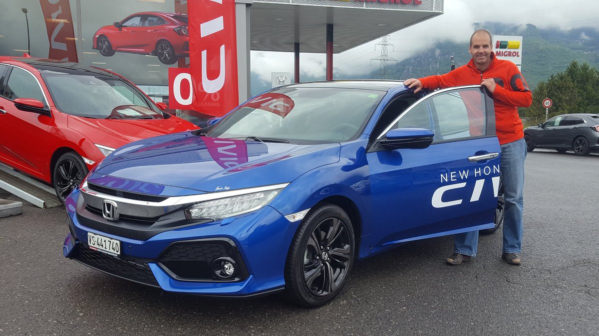 DidierDefago's tweet photo. Et vous? Vous avez choisi quel model @Honda? #hondaautomobileaigle #newcivic2017 #fun #bonneroute #gpsperformance #powerofdreams https://t.co/0r0ioz24fM