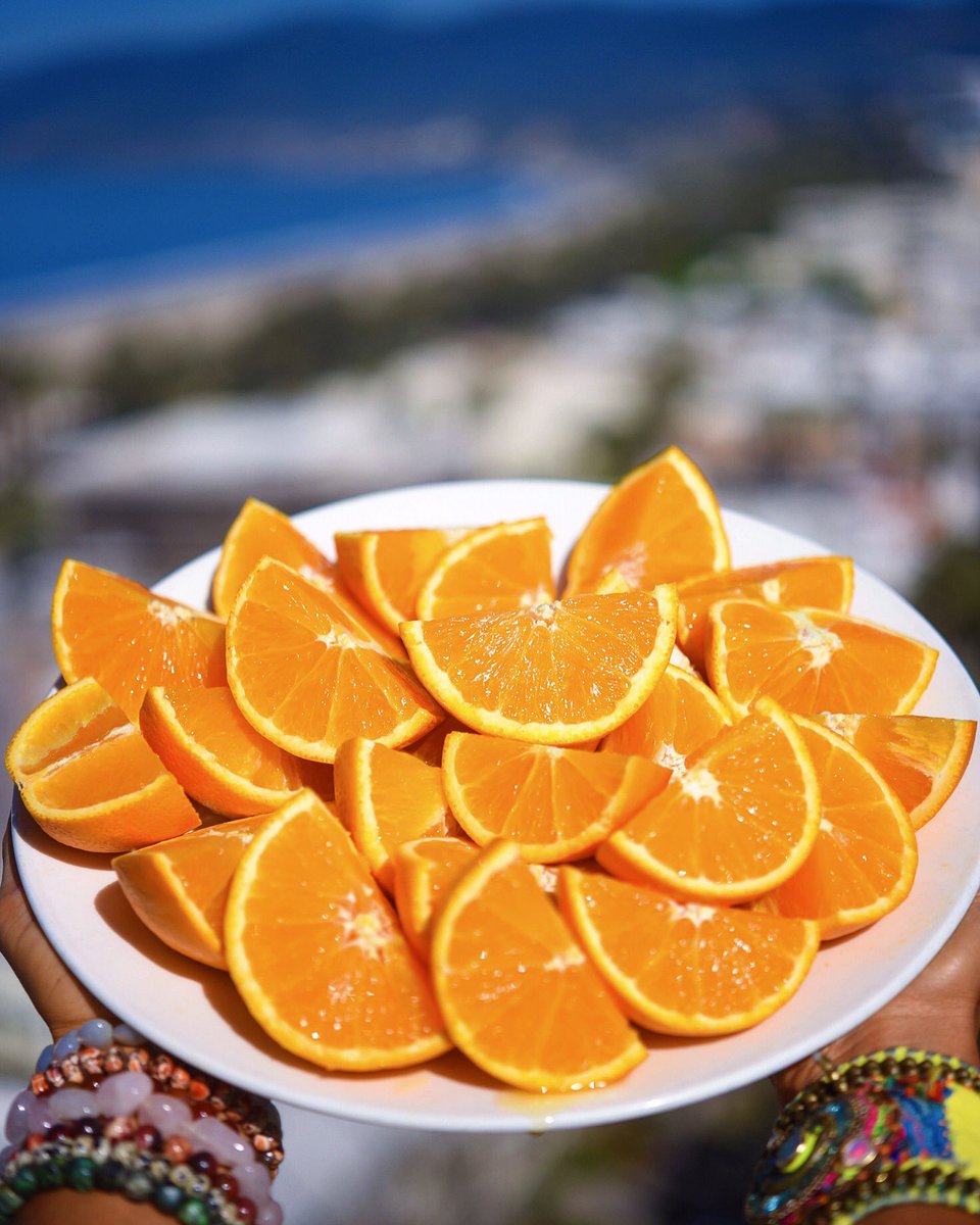 FullyRaw's tweet photo. Some days you gotta create your own sunshine! @TheHuntleyHotel https://t.co/ZhI3ZylNvP