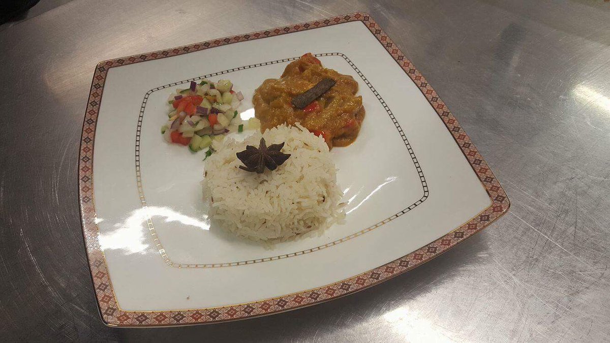 ADonegalFusion's tweet photo. If you don't like spicy 🌶 
We can do sweet 🍯
Try our Chicken Badami 
You are in for a treat!!🍗🍯🥜
@GordanRamsey_ what do you think? 🍽 #TASTY https://t.co/KLDphswdNN