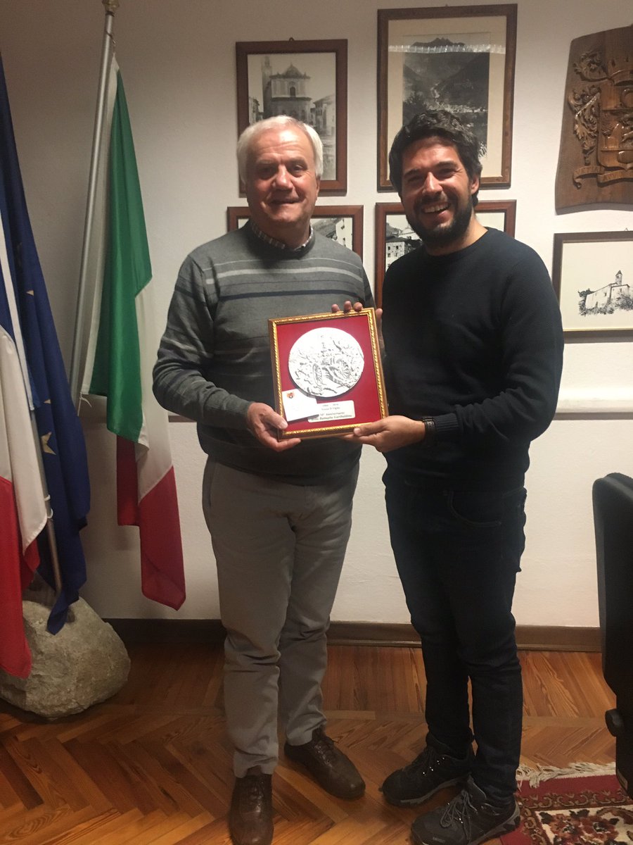nahueloddone's tweet photo. Con il sindaco di #Vezzad'Oglio Giovanmaria Rizzi a chiacchierare sull'internazionalizzazione dei governi locali #Italia https://t.co/YicBOS1BpR