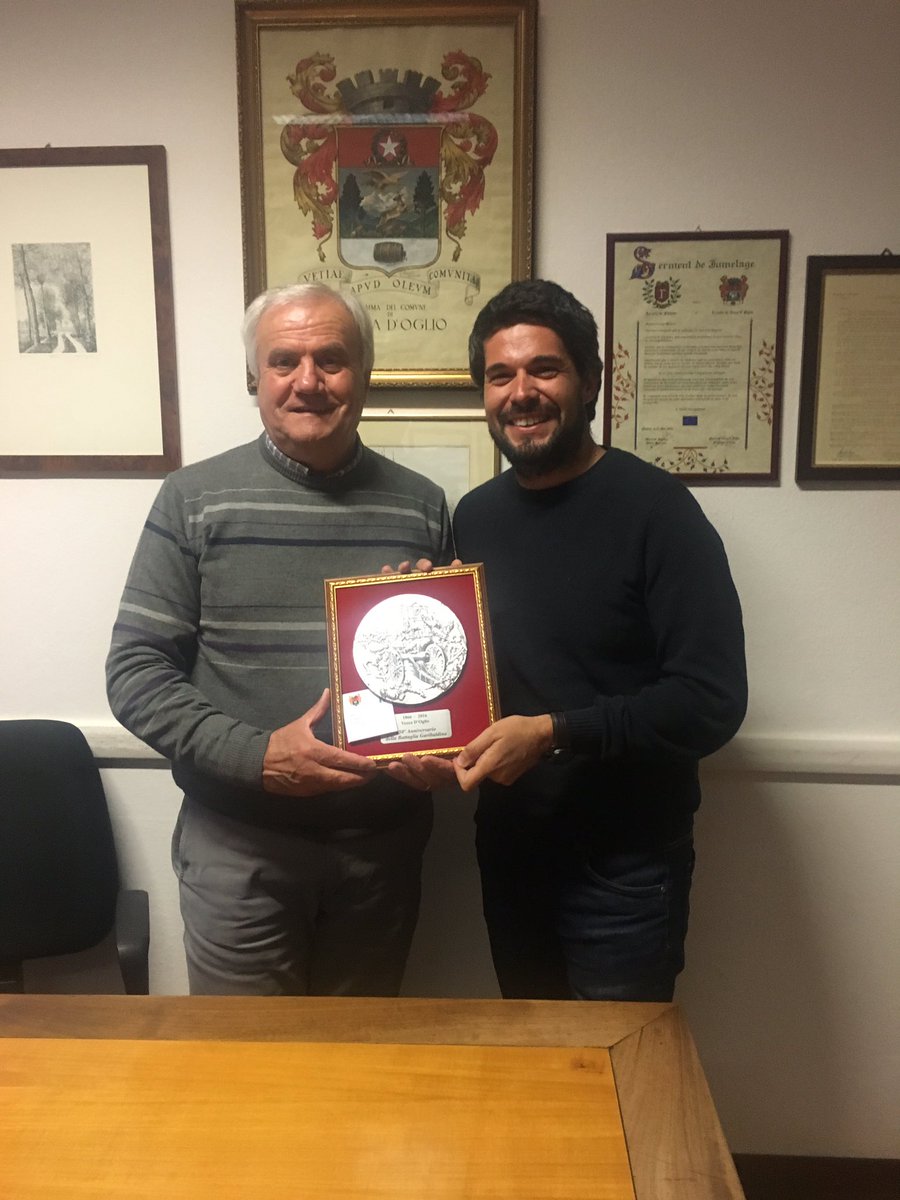 nahueloddone's tweet photo. Con il sindaco di #Vezzad'Oglio Giovanmaria Rizzi a chiacchierare sull'internazionalizzazione dei governi locali #Italia https://t.co/YicBOS1BpR