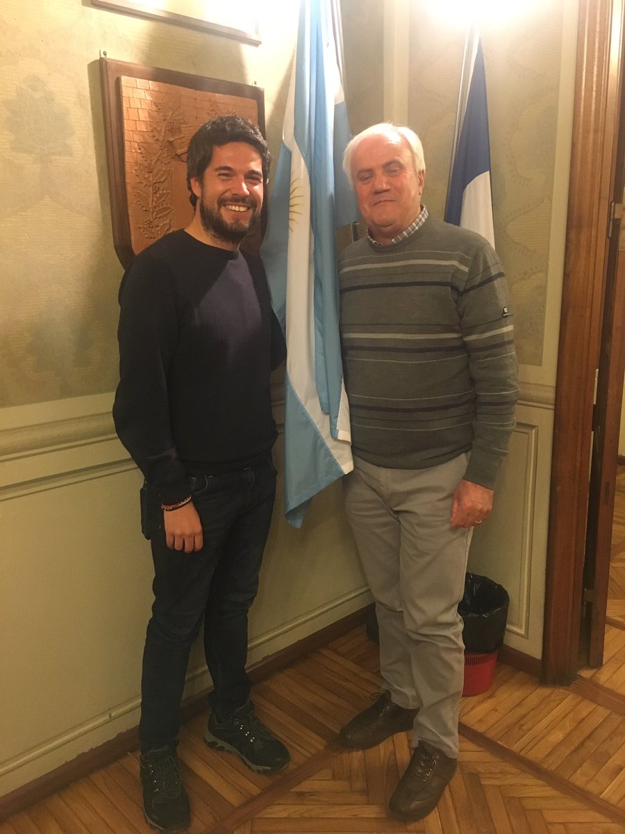 nahueloddone's tweet photo. Con il sindaco di #Vezzad'Oglio Giovanmaria Rizzi a chiacchierare sull'internazionalizzazione dei governi locali #Italia https://t.co/YicBOS1BpR