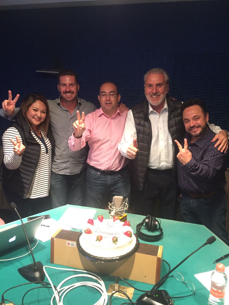 radiocentrofut's tweet photo. Parte del equipo @radiocentrofut en nuestro 2do. Aniversario https://t.co/ZabliOISrN