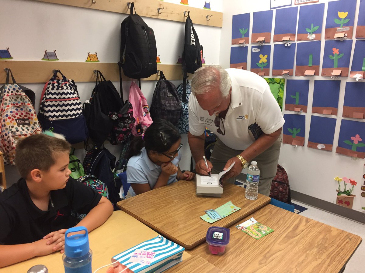 MrsBerlatsky's tweet photo. New dictionaries for all Viking 3rd Graders! We are very grateful to @bocarotary! #peacelove3rd #kindnessmatters #verdeway #WordsMatter https://t.co/L6QiwzzFSz