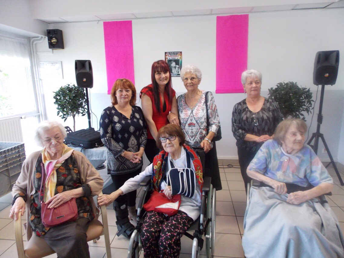 Grâce à cette vente de brioche du 25/04 sur le marché de rive de gier <a href="/BobosAsso/">Asso petits bobos</a> à put offrir un après-midi avec Sophie Jaconelli chanteuse