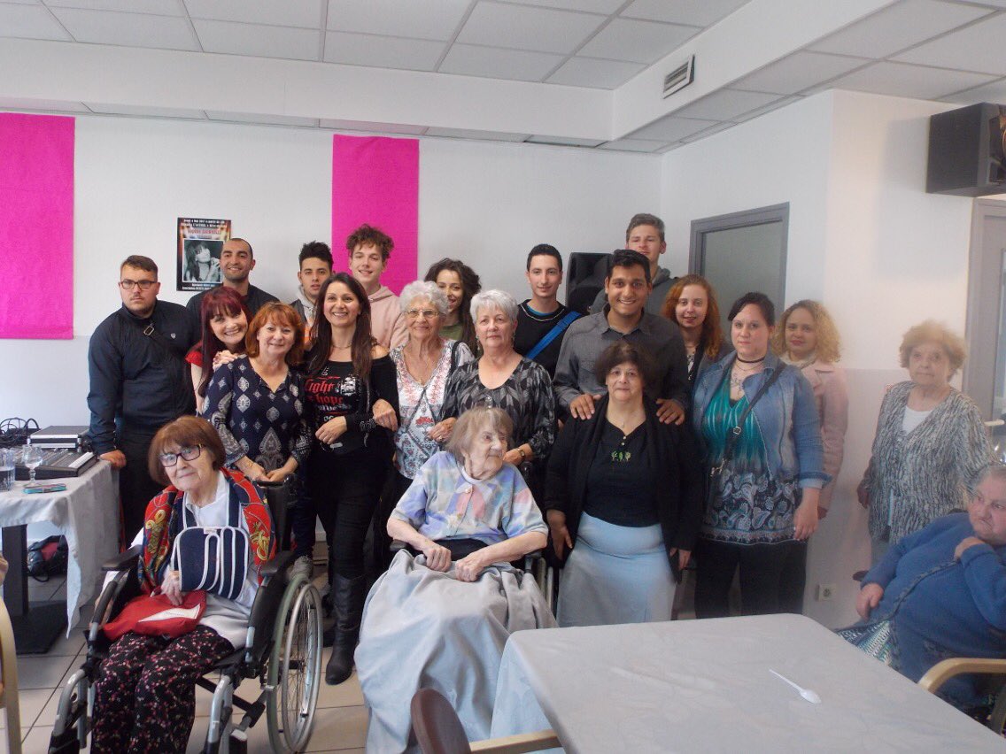 Aujourd'hui les volontaires, <a href="/BobosAsso/">Asso petits bobos</a> sont allé à la rencontre des residents de l'Hepad de rive de gier. <a href="/ServiceCivique/">Service Civique</a> #intergénération