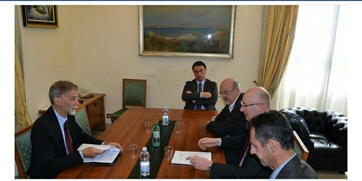 Che uno guarda la foto e percepisce proprio l'entusiasmo diLanièce nel vedere Marquis eRestano😂 #distanzepolitiche