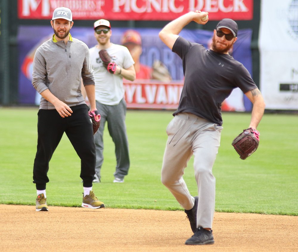 ChocHockey's tweet photo. The Bears and Harrisburg Senators teamed up today to have some fun at the ballpark. 

STORY ➡️ https://t.co/5o9AIkG9Ov https://t.co/D5MW0aq82l