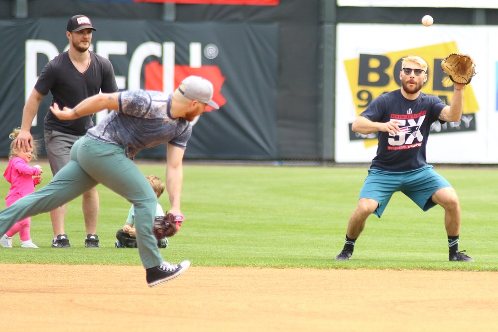 ChocHockey's tweet photo. The Bears and Harrisburg Senators teamed up today to have some fun at the ballpark. 

STORY ➡️ https://t.co/5o9AIkG9Ov https://t.co/D5MW0aq82l