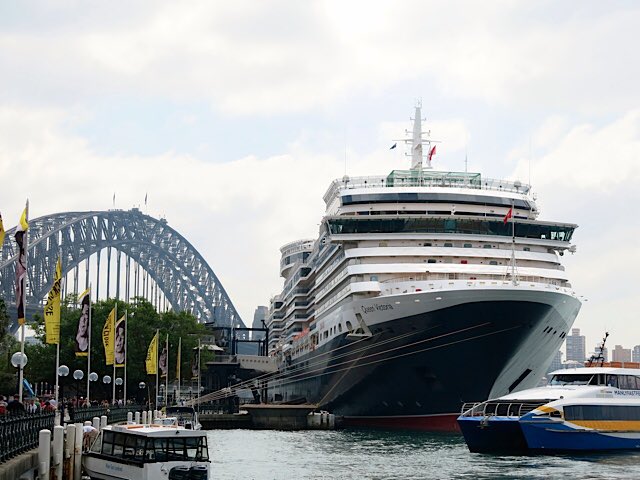 MikeDoyleComedy's tweet photo. @SteveSt0ney #yourship Queen Victoria @cunardline #Sydney https://t.co/qcJTxTjJZ2