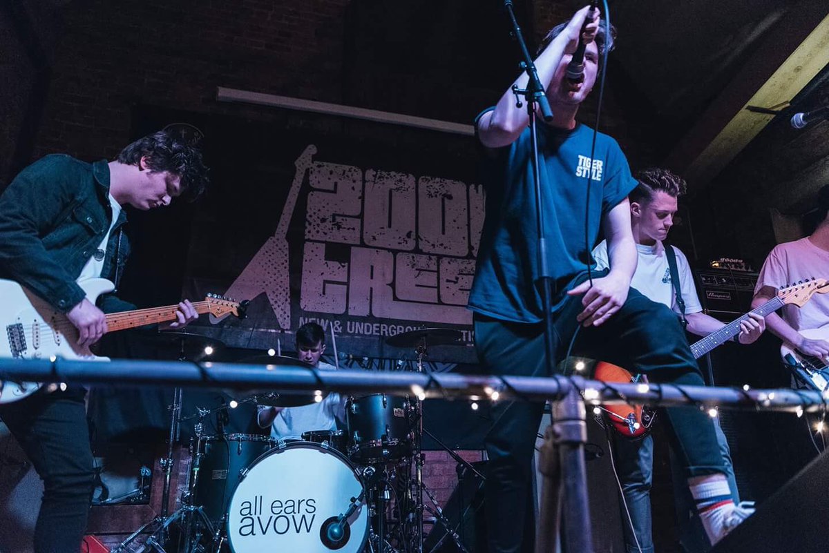 SpiltMilkMag_'s tweet photo. 2 sick gigs for spilt milk tonight! Here's @lightbluecru smashing their set at the @FrogAndFiddle earlier!! 👌👌👌 📷by @robvhawkins https://t.co/SYDgzmbWcx