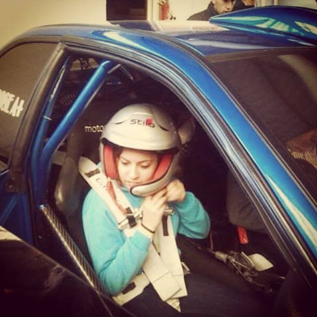 AndreeaFreire's tweet photo. Outro gran deporte! As mulleres tamen nos gustan os rallys!  #LandRober87 https://t.co/SYMbQjV9YN