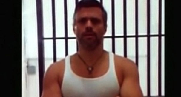 calzajm's tweet photo. "El video es falso", dice Tintori sobre prueba de vida de Leopoldo López y exige verlo... https://t.co/SiL12TONpP by #CNNEE via @c0nvey https://t.co/kOHkZu7YHR