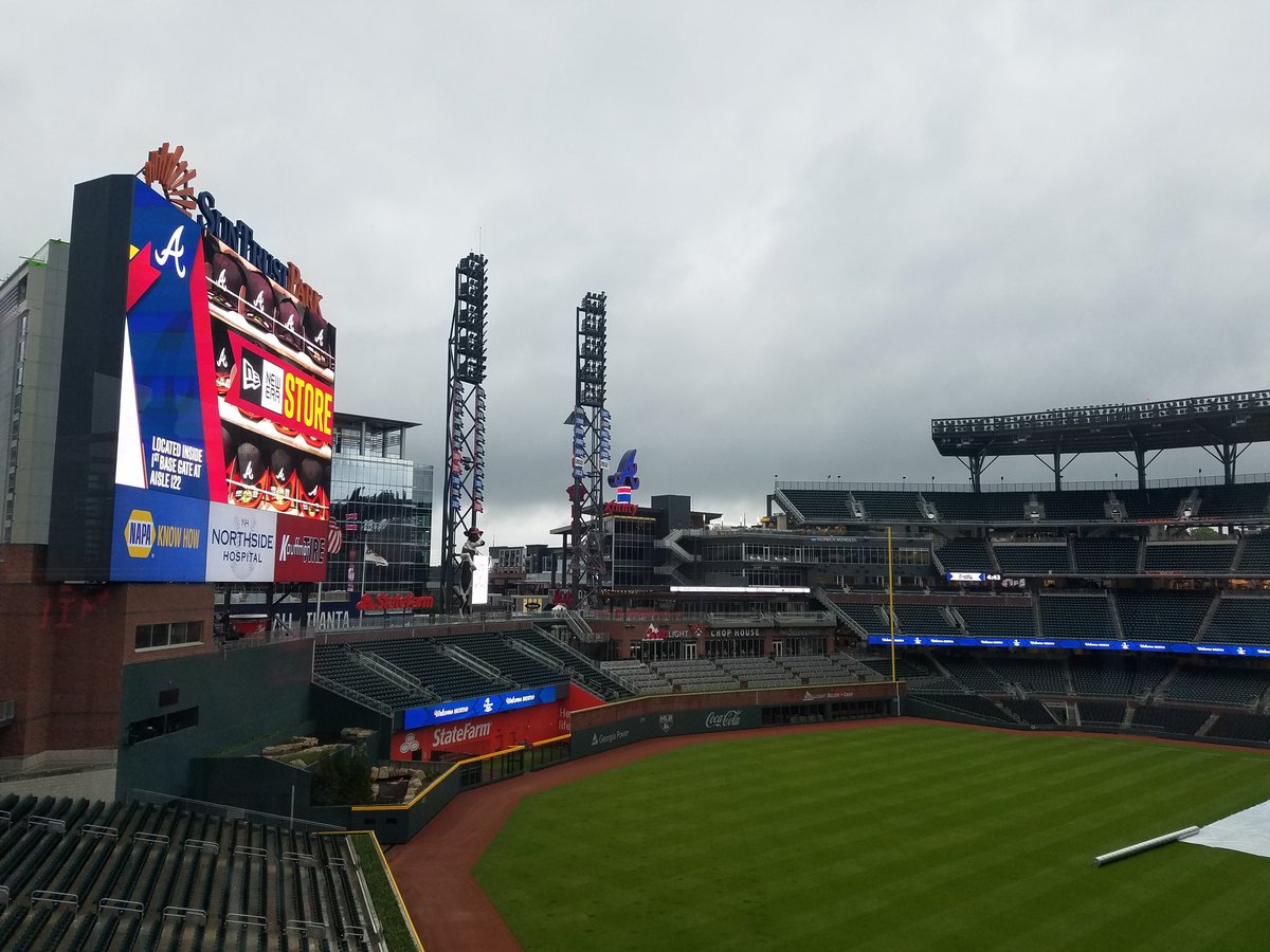 BeagleBrigadeGA's tweet photo. Rain or shine! We are ready to get this started! #360Braves @Corus360 @SunTrustPark https://t.co/iXLQJDwqcd