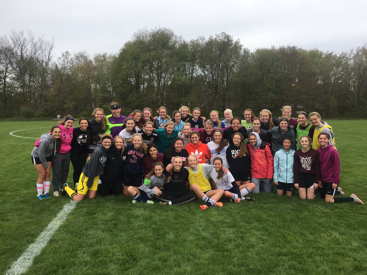 HCHSGirlsSoccer's tweet photo. Combined practice today with Freshmen, JV, and Varsity teams! We are thankful for this group! #GoMaroons @MaroonsAD https://t.co/o0Lda1lHpR