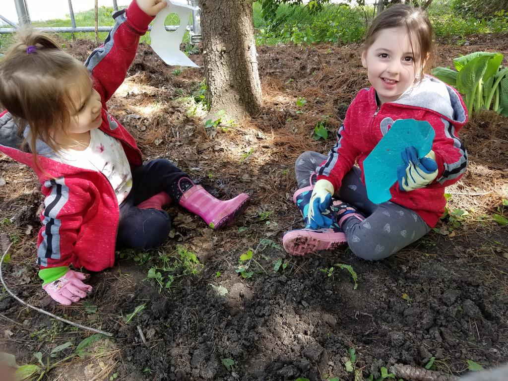 MysticRhoads's tweet photo. Shout out to @CashmereBathCo and @kraut_source for packaging w seed-filled #biodegradable  paper.  Fun way to get kids #gardening! https://t.co/HhqYP620K0
