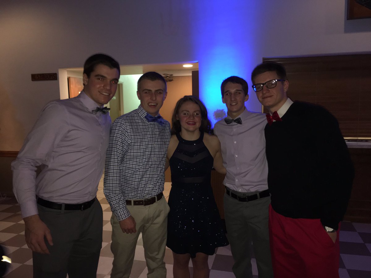 JoeyStJohn_9's tweet photo. Happy birthday @izziemurray12 hope you don't get hit in the head with a laptop today 😬#APESsquad https://t.co/PMFxuDx0ri