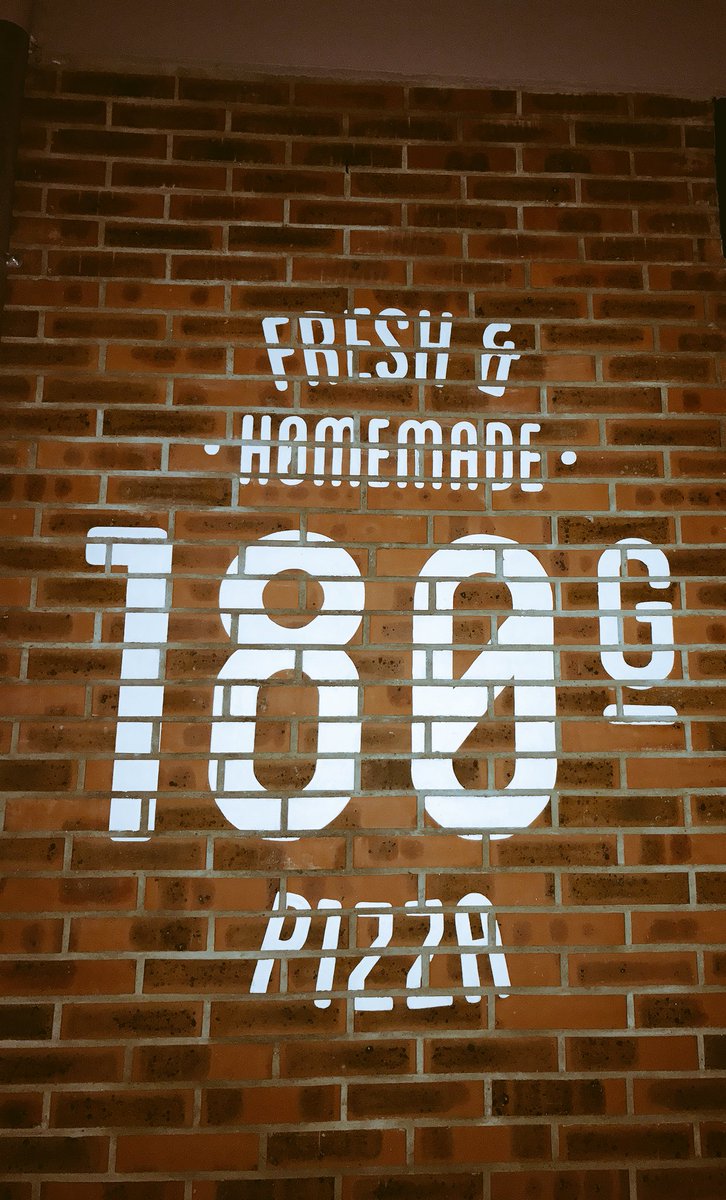 AlexandreDEREY's tweet photo. Bonne découverte ce soir de la pizzéria à #Nantes @180G_PIZZA situé Place François II ! Top staff and #food ! #resto https://t.co/oWgJssEwfy
