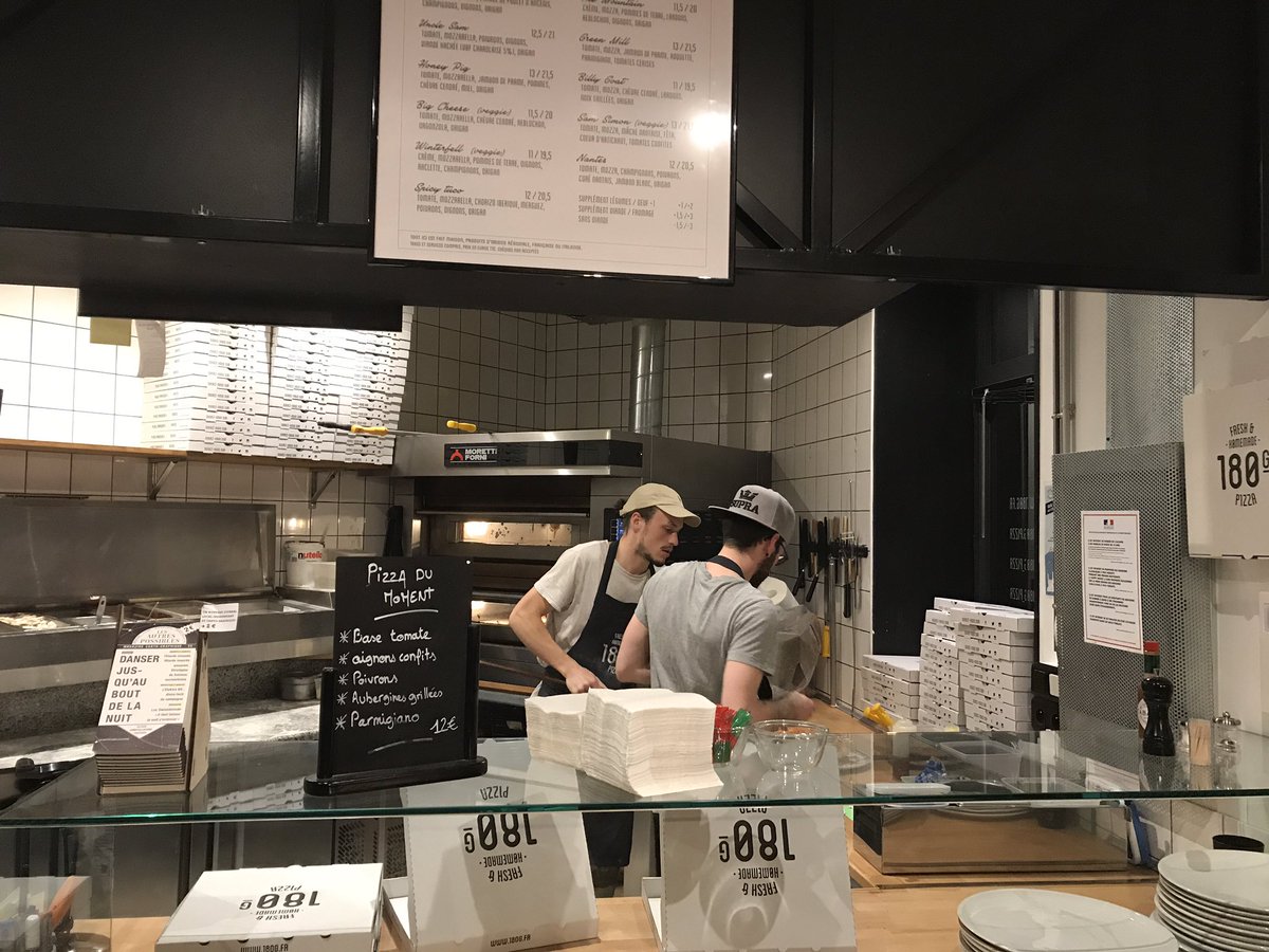 AlexandreDEREY's tweet photo. Bonne découverte ce soir de la pizzéria à #Nantes @180G_PIZZA situé Place François II ! Top staff and #food ! #resto https://t.co/oWgJssEwfy