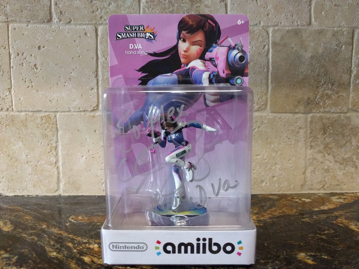akshop08's tweet photo. First overwatch #customamiibo signed by @CharletChung Thanks for turning it into an amazing gift #Overwatch #Dva @PlayOverwatch https://t.co/TvkwEHDiui