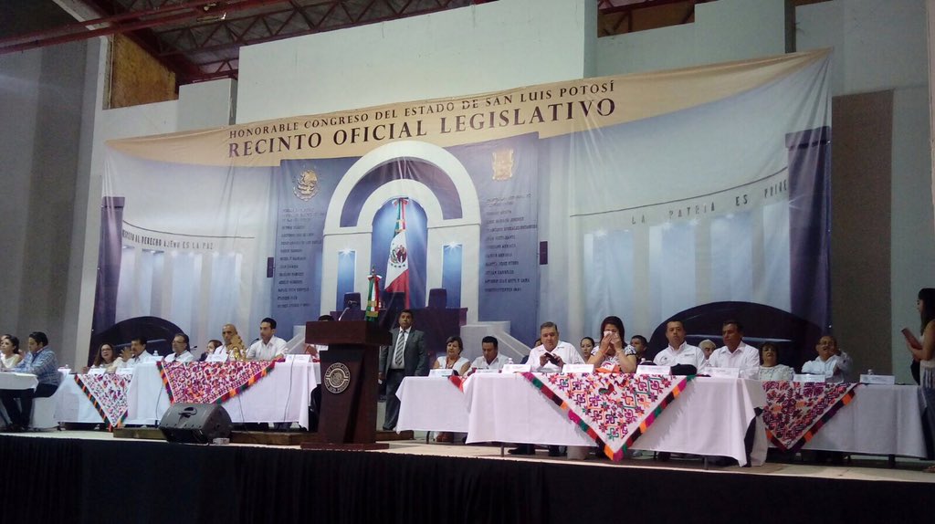 GeradoLM's tweet photo. Seguimos en sesión solemne, en el bello municipio de Xilitla. 

#DIPGLM https://t.co/oUh6j6rO6g