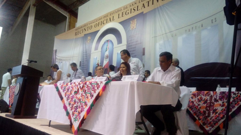 GeradoLM's tweet photo. Seguimos en sesión solemne, en el bello municipio de Xilitla. 

#DIPGLM https://t.co/oUh6j6rO6g