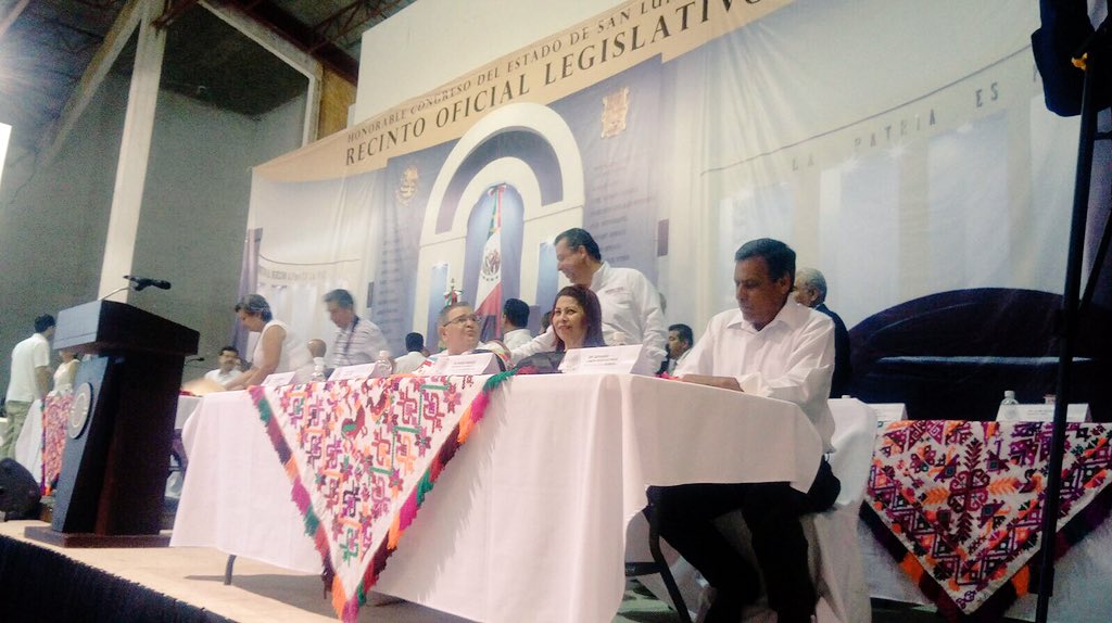 GeradoLM's tweet photo. Seguimos en sesión solemne, en el bello municipio de Xilitla. 

#DIPGLM https://t.co/oUh6j6rO6g