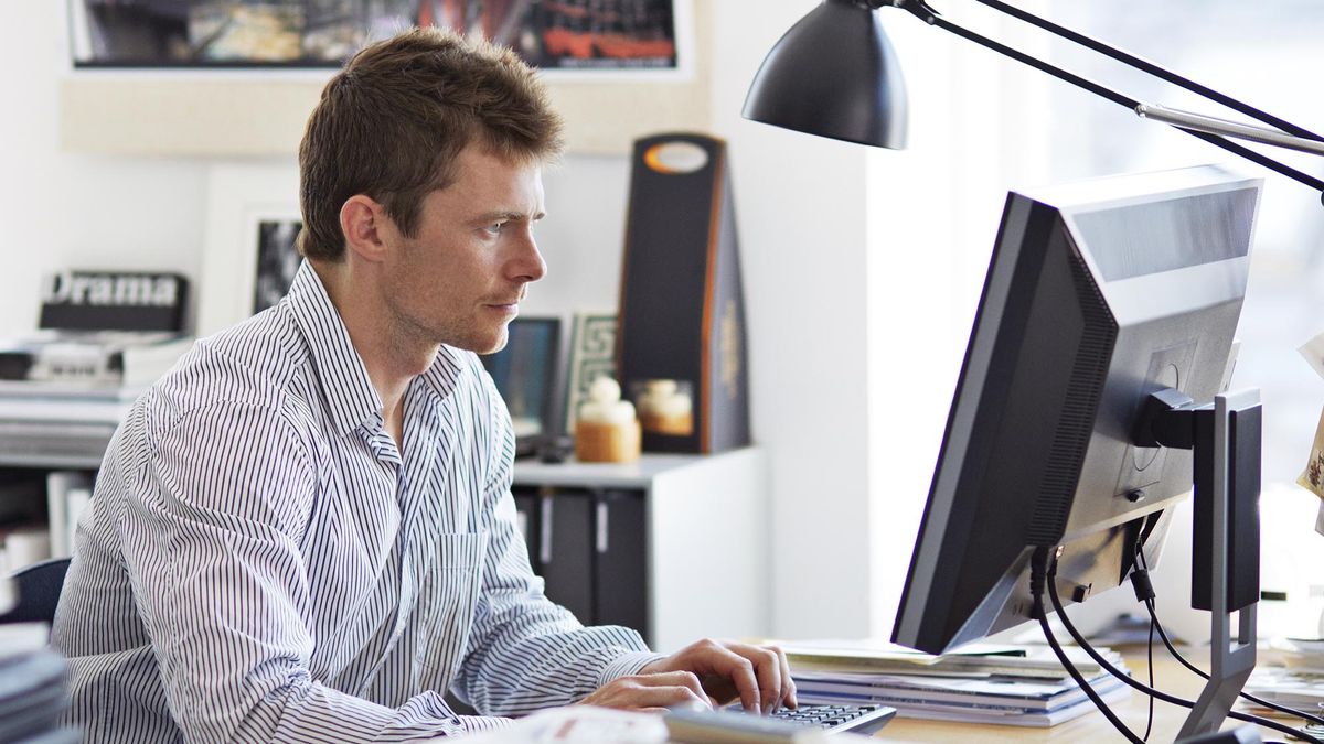 TheOnion's tweet photo. Man Under Mistaken Impression He His Own Harshest Critic https://t.co/Ex2mV1PNPH https://t.co/Wwdy7zFh4i