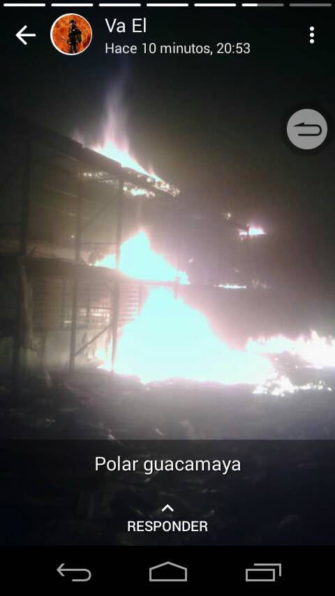 zancho_panza1's tweet photo. Quemando depósitos de Polar la guacamaya en represalia por los tres muertos https://t.co/rb5Wlv3GzY