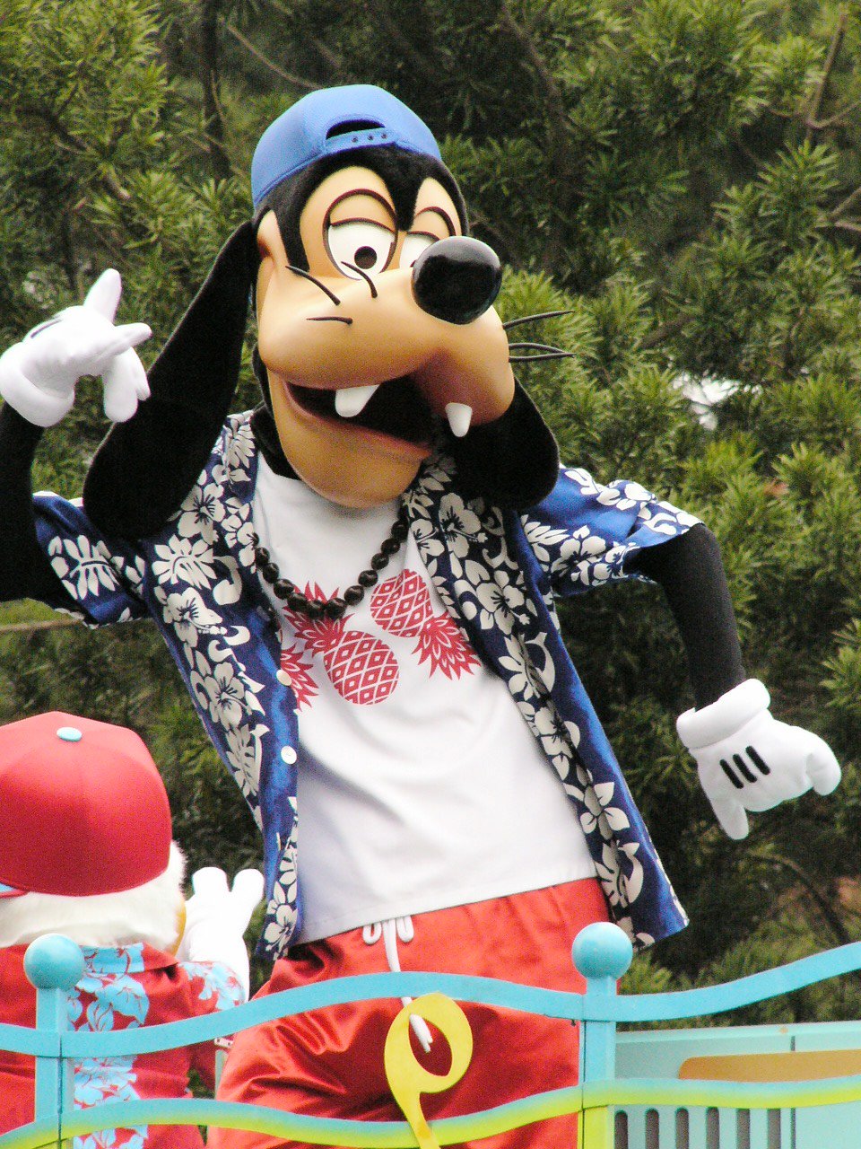ささみ Tdl07 リロ スティッチのフリフリ大騒動 改めて見るとウォルトまでもハワイをとっても楽しんでらっしゃる ｗｗ フリフリオハナバッシュの曲がハワイアン全開で楽しかった Hana Hou Tdr History T Co Qcjsdsmatw Twitter