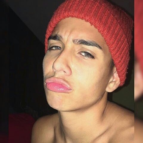 flores_jhoany's tweet photo. @nelsonelprincee mi niño bello te amoamo por aquí;tu fans ❤😍
#cerquita #tuladas https://t.co/pq4sGGoSUH
