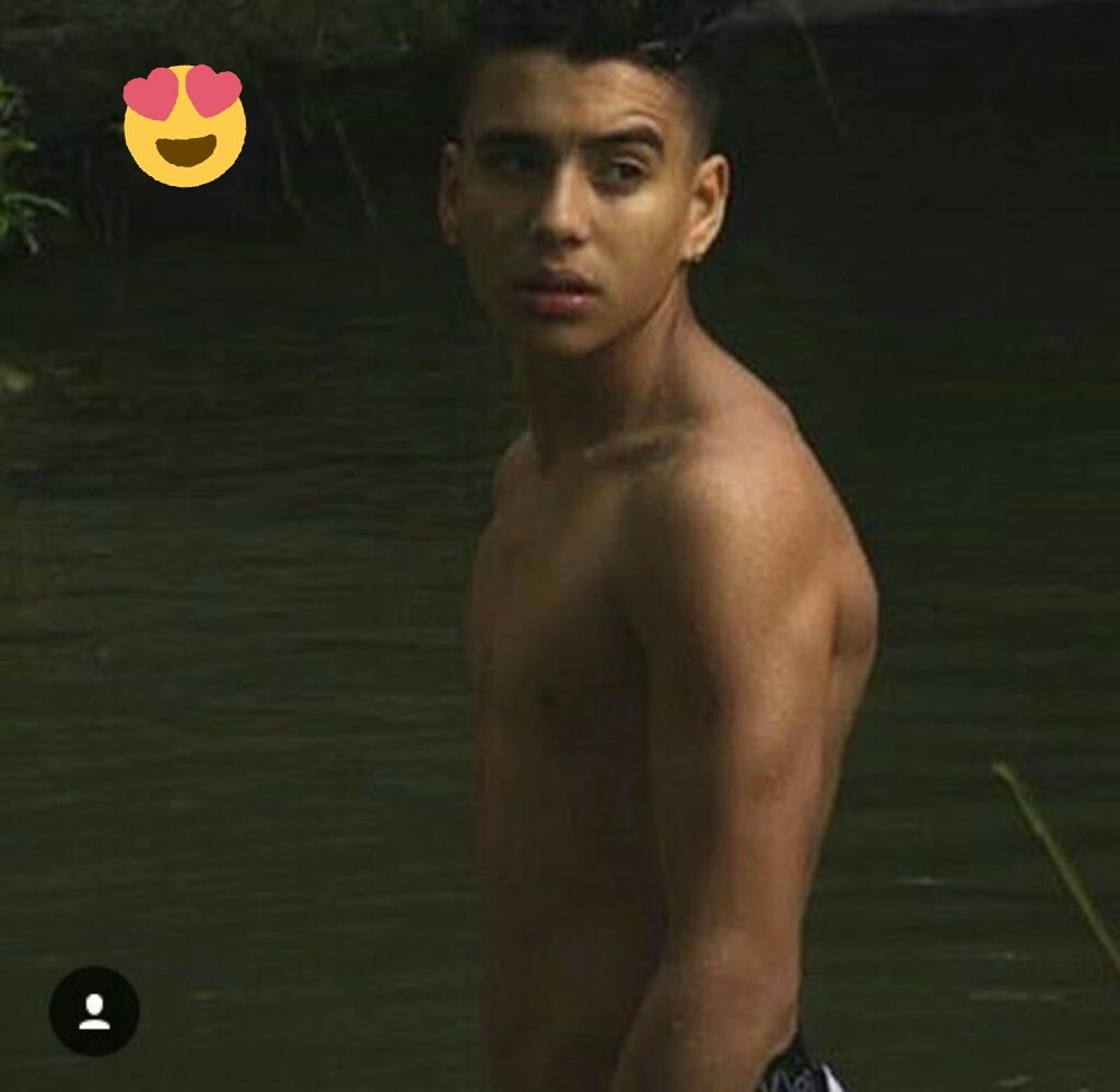flores_jhoany's tweet photo. @nelsonelprincee mi niño bello te amoamo por aquí;tu fans ❤😍
#cerquita #tuladas https://t.co/pq4sGGoSUH