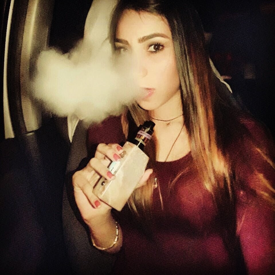 VapingHills's tweet photo. #VapingNight #PartyHard #VapeGirl #VapingIsALifestyle #VapingHills #LetuBarrios #Paraguay🇵🇾 https://t.co/qJgeMlPhnh