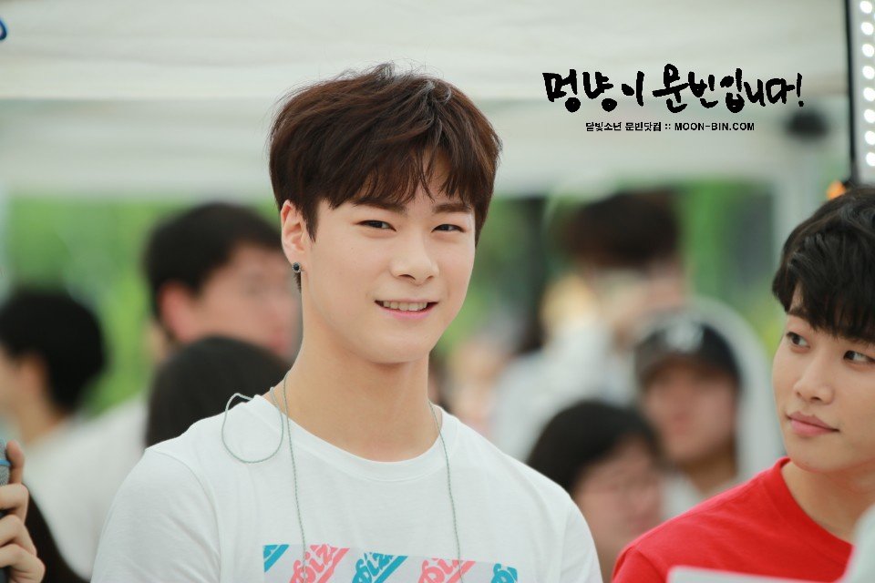 MOONBIN_COM's tweet photo. [#달빛소년][#문빈닷컴]170505 #아스트로 #ASTRO #문빈 #MOONBIN #붙잡았어야해 #어린이날 @offclASTRO 빈이 안뇽?! 😻😻😻😻😻💜💜 https://t.co/xYBSWjxBU7