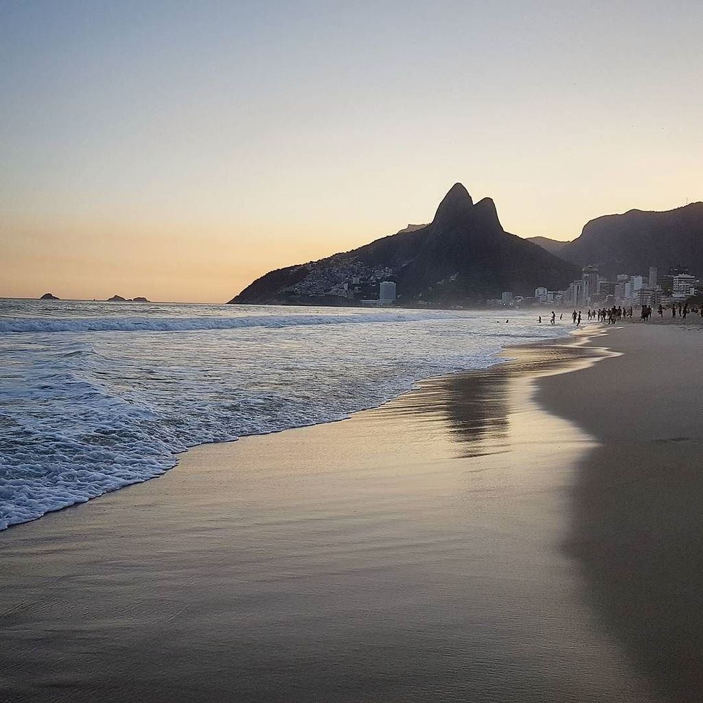 desireephotoart's tweet photo. #500px First time visiting #ipanema beach! So excited to make it in time for #sunset too! 😁👍👍 https://t.co/nmKgwCISnU https://t.co/gZsGP5yTyP