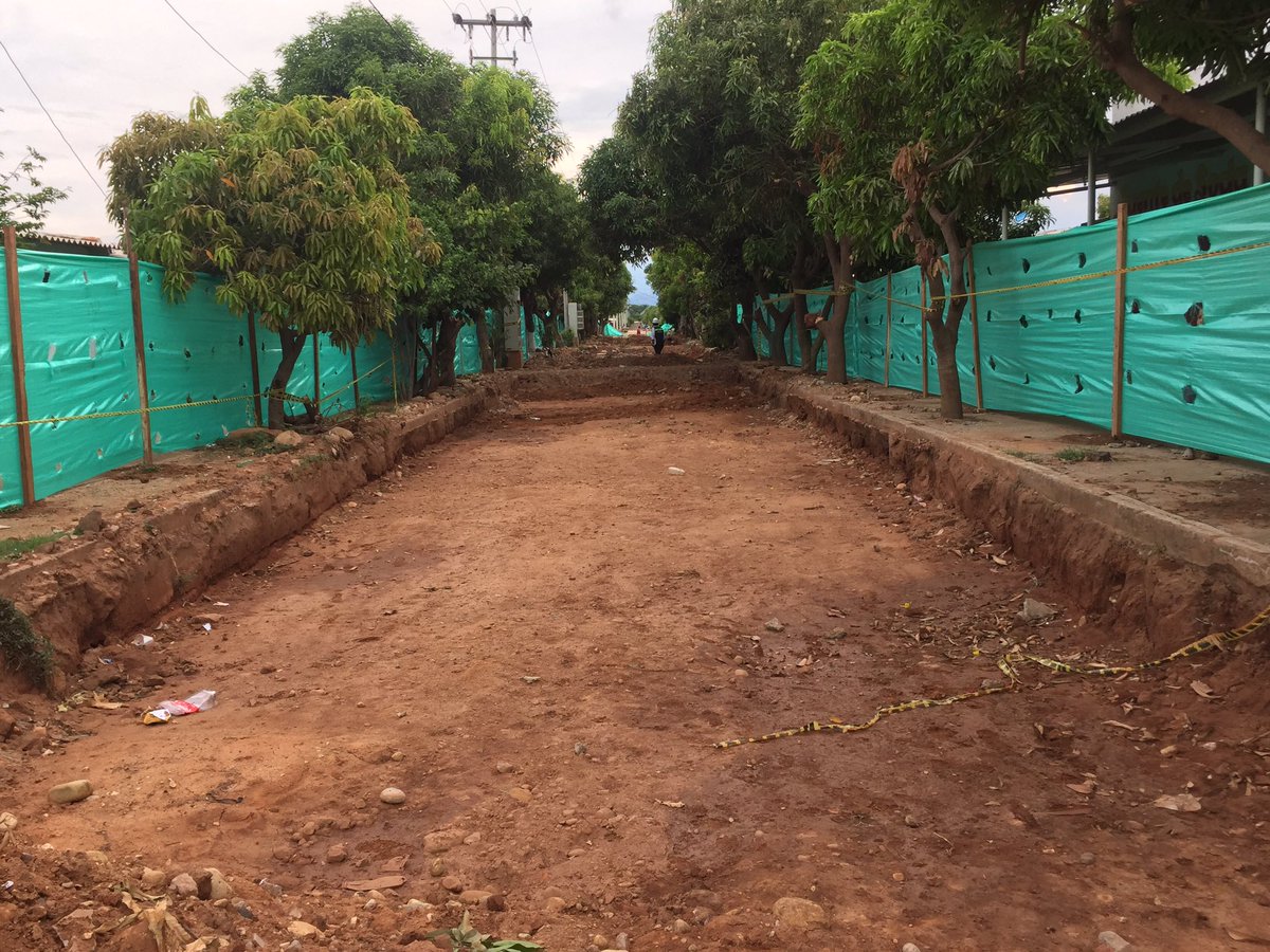fedemardaza's tweet photo. @FrancoOvalle inicia proyecto de pavimentacion en Populandia, Divino Niño y 450 Años. Mejorando la movilidad y calidad d vida en los barrios https://t.co/Fllk0WxbtW