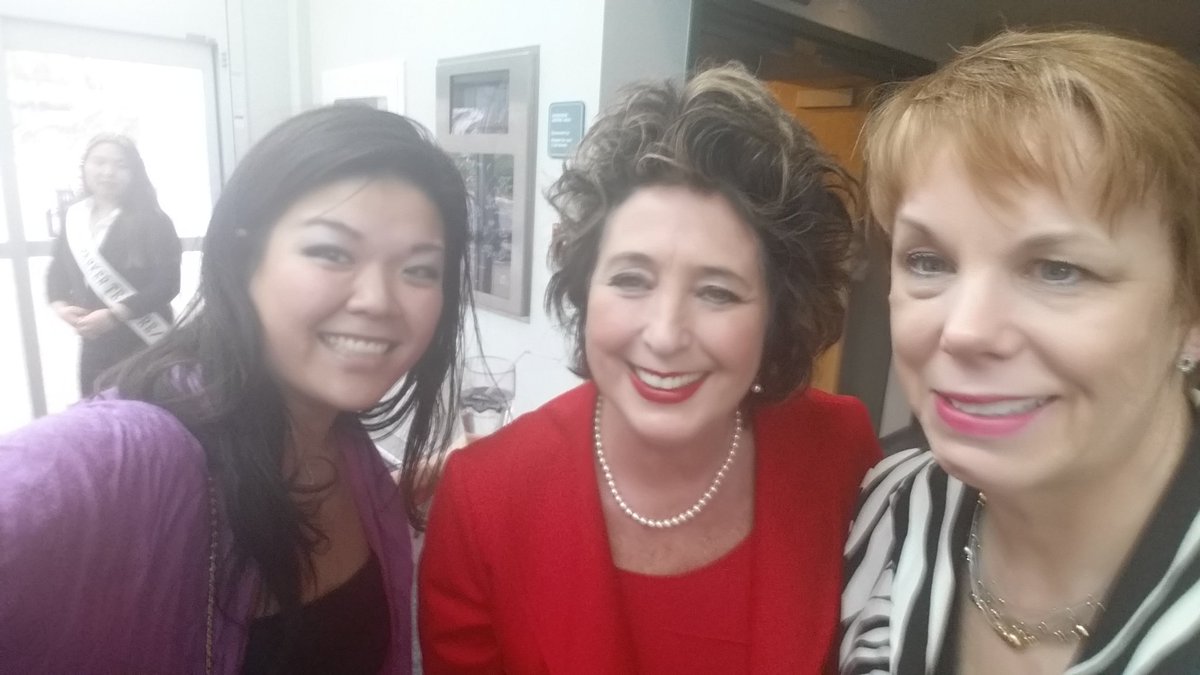 MichelleOkawar1's tweet photo. Big hugs and congrats to these two beautiful women #NanaimoBizAwards @vanislesymphony https://t.co/SZakwbTdkf