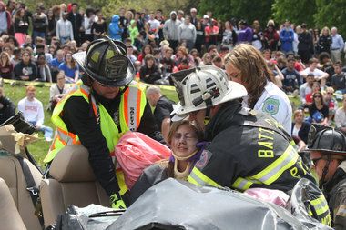 Mock crash shows consequences of drunken driving to Easton Area teens (PHOTOS) trib.al/ecWBy0l