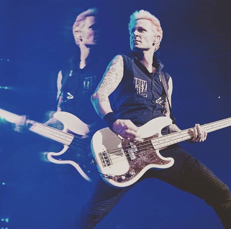 Happy birthday to my favorite bass player, Mike Dirnt! 