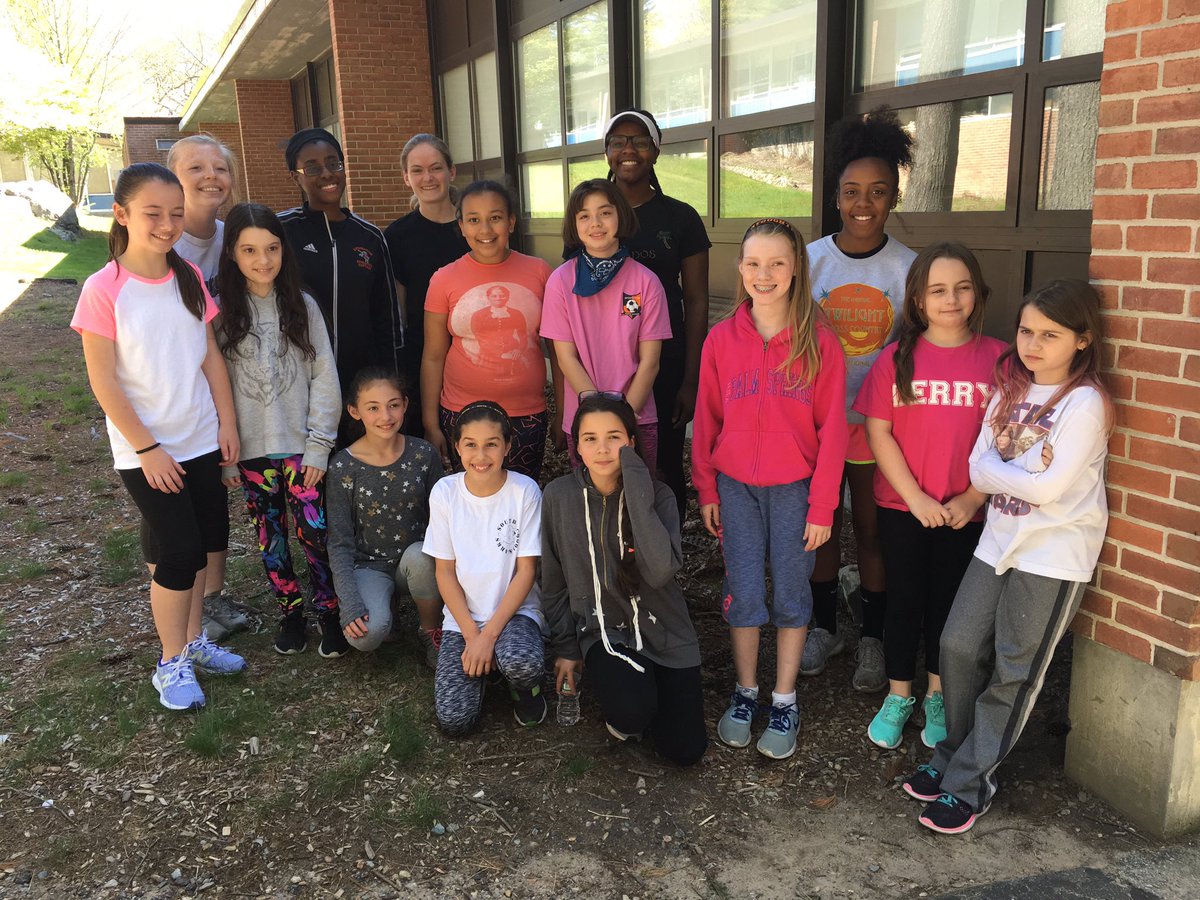 SHS_coachlo's tweet photo. Shout out to the girls captains for going to the Girls on the Run practice at the South School today! 🌟👌🏼 @SHSBoys_Track @sto_track https://t.co/Pq4pYvXVbY
