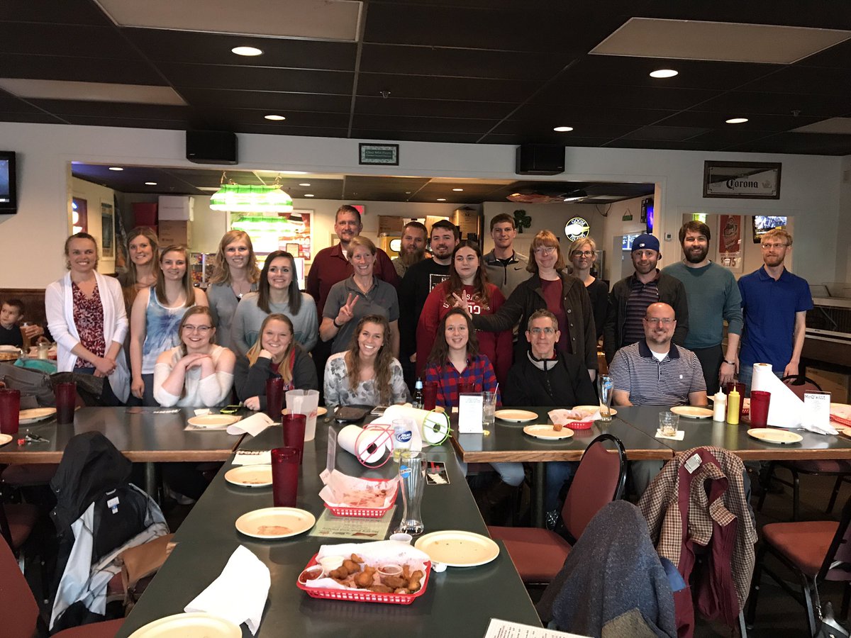 UIndyChem's tweet photo. Congrats to our graduating seniors! #uindygrads #chemistry4life https://t.co/KfuTa9Uhvp