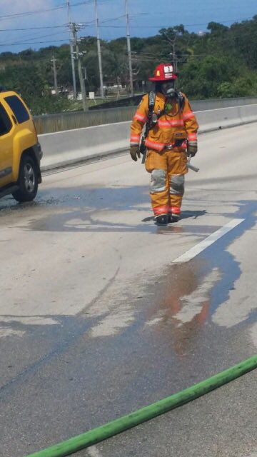 PlantationFire's tweet photo. Earlier today #Engine25 responded to a #VehicleFire on Peters Rd. Looking good boys! ππΊπΈ @edward_rottloff https://t.co/AwDm2W5iND