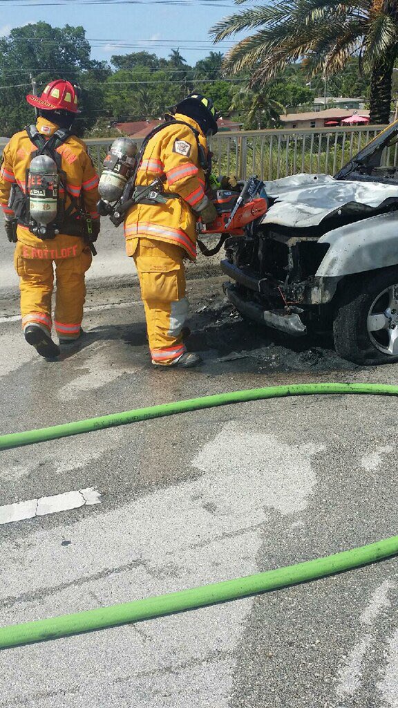 PlantationFire's tweet photo. Earlier today #Engine25 responded to a #VehicleFire on Peters Rd. Looking good boys! ππΊπΈ @edward_rottloff https://t.co/AwDm2W5iND