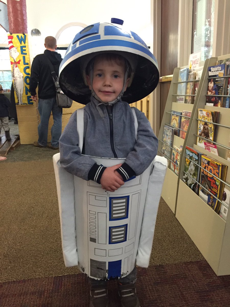 Bloom_Library's tweet photo. R2-D2, it is you. IT IS YOU!!! #StarWarsDay #MayTheFourthBeWithYou https://t.co/DhzXfR2QXz