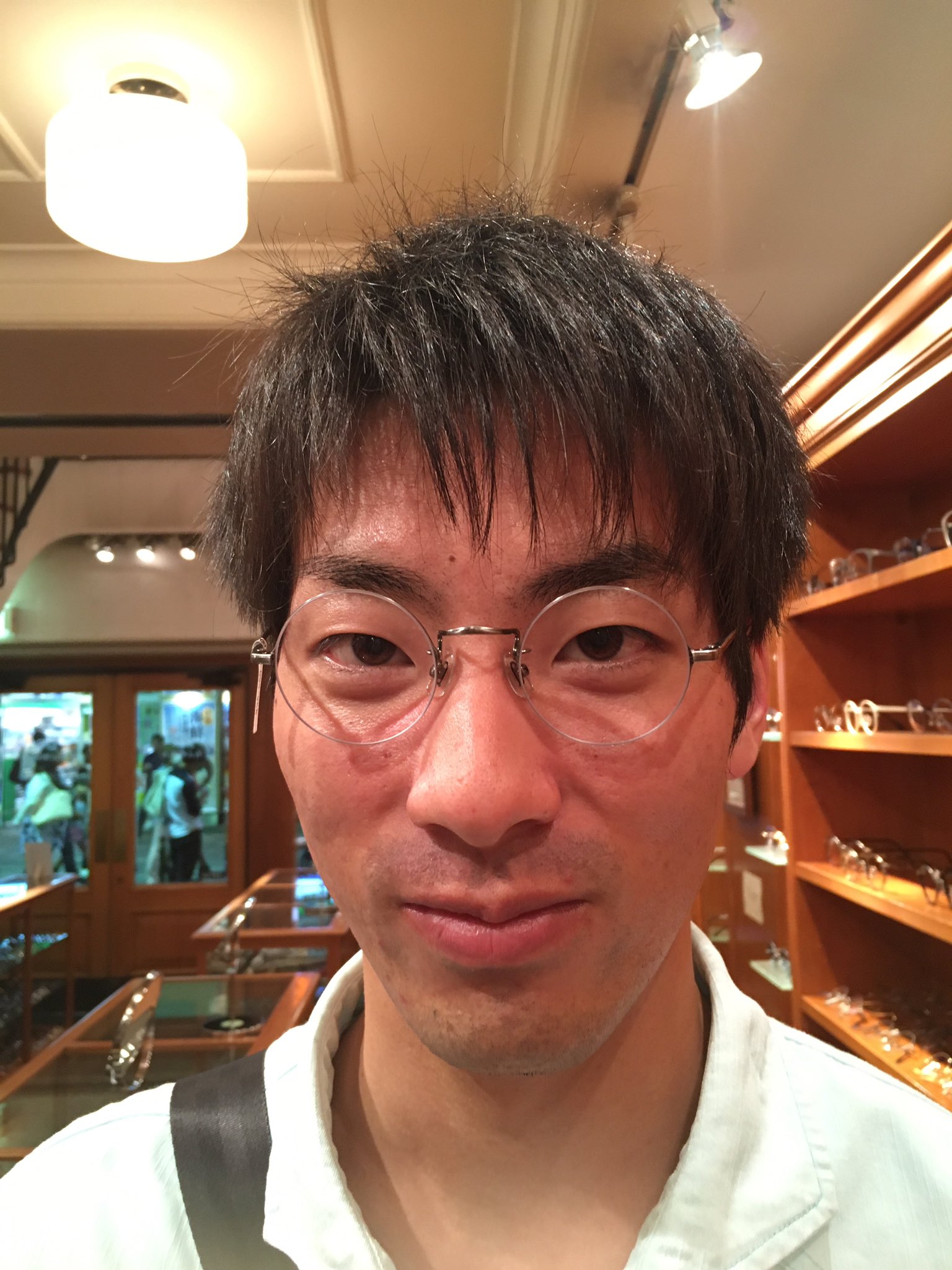 Basa Sur Twitter 初めて丸眼鏡に挑戦しようと考えているのだが 何か物足りない気がする 笑顔は勘弁してくれ 誰かアドバイスをくれ 眼鏡男子 丸眼鏡が似合う男になりたい 白山眼鏡 T Co M3sa4r5dzd Twitter Basa Sur Twitter 初めて丸眼鏡に挑戦しようと考えているのだが 何か物足りない気がする 笑顔は勘弁してくれ 誰かアドバイスをくれ 眼鏡男子 丸眼鏡が似合う男になりたい 白山眼鏡 T Co M3sa4r5dzd Twitter