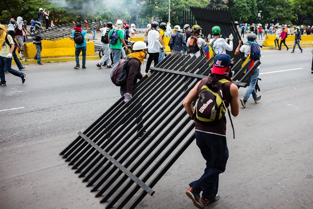 RMTF's tweet photo. #GaleríaRMTF: Mayo 3, protestas en Caracas // © Andrés Kerese >> https://t.co/uCsA7V6Owx https://t.co/2J2Gt7VGNK