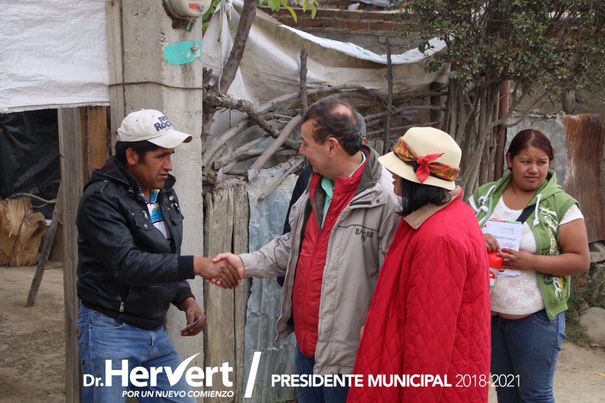 Dr_hervert's tweet photo. Un gusto saludar el día de hoy a mis amigos del centro de Perote en el tercer día de campaña #PorUnNuevoComienzo https://t.co/F72nzpR5oQ