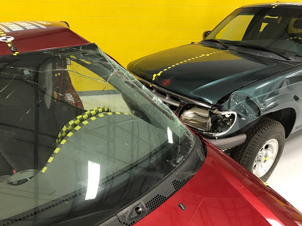 IIHS_autosafety's tweet photo. The red smudge on the Explorer is from the head of the driver dummy in the red car. Result of no side airbags. https://t.co/1AGp9FnxyV